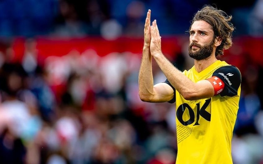 高空球的争 高空球的争